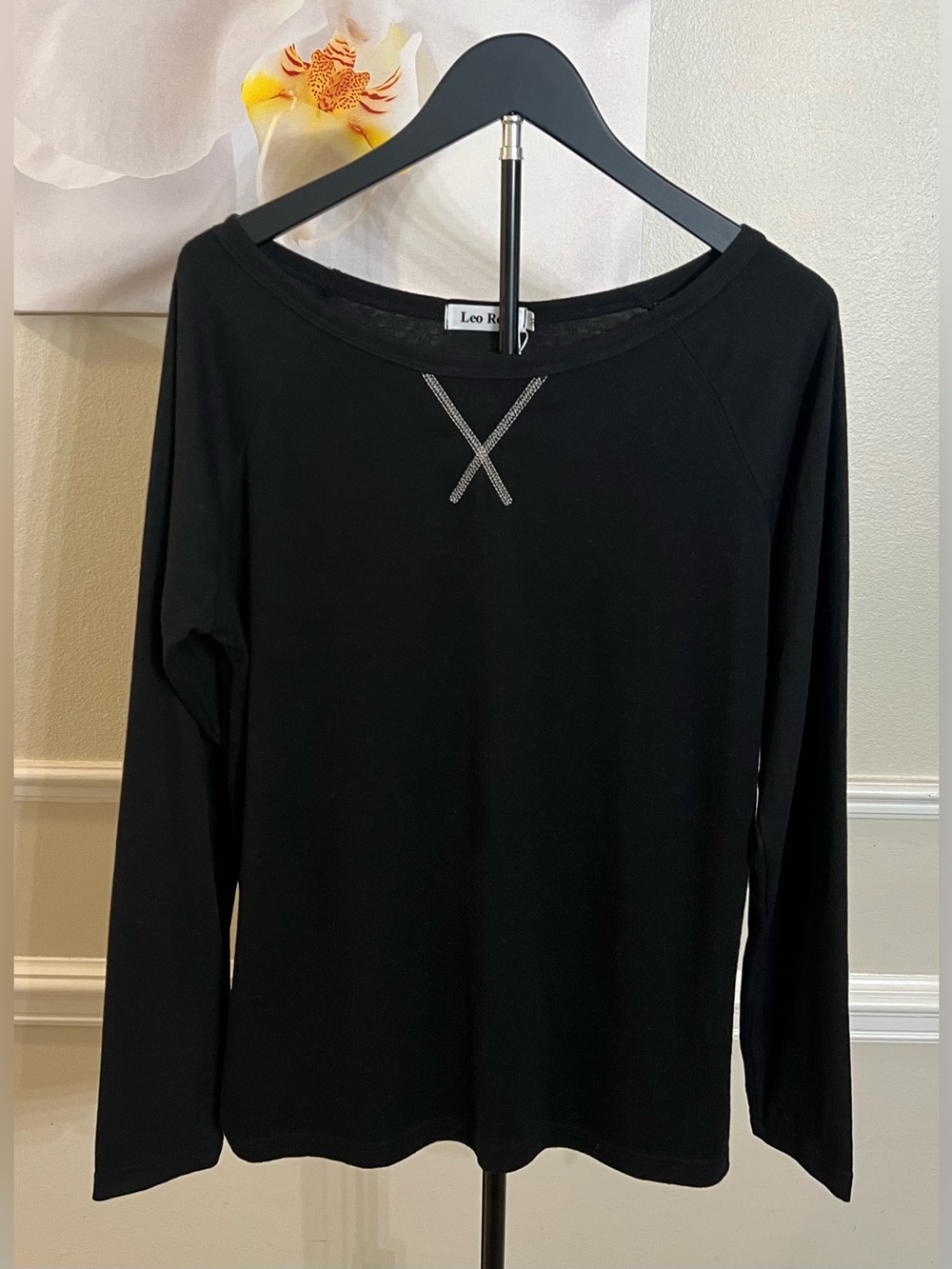NWT: Leo Rosi Women’s Taylor Black Long sleeved shirt! Size Medium.